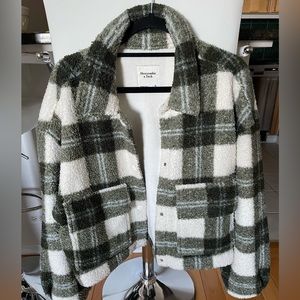 Abercrombie & Fitch Cropped Sherpa Jacket